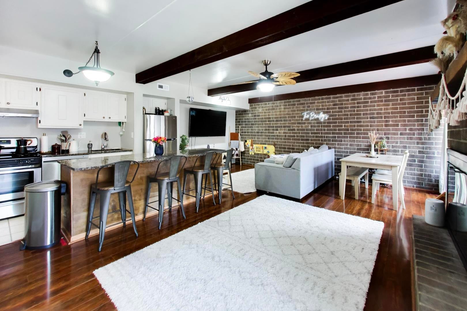 1312 Kenneth Circle