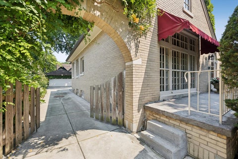 Tiny photo for 411 N Belmont Avenue, Arlington Heights, IL 60004 (MLS # 12759863)