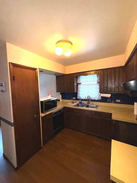 Tiny photo for 18136 Oakwood Avenue, Lansing, IL 60438 (MLS # 12597095)