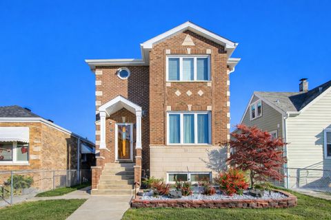 Photo of 3233 N Ozanam Avenue, Chicago, IL 60634 (MLS # 12548017)