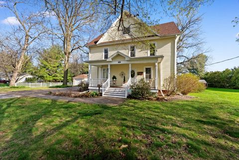 Photo of 1009 NW 3rd Street, Aledo, IL 61231 (MLS # 12619635)