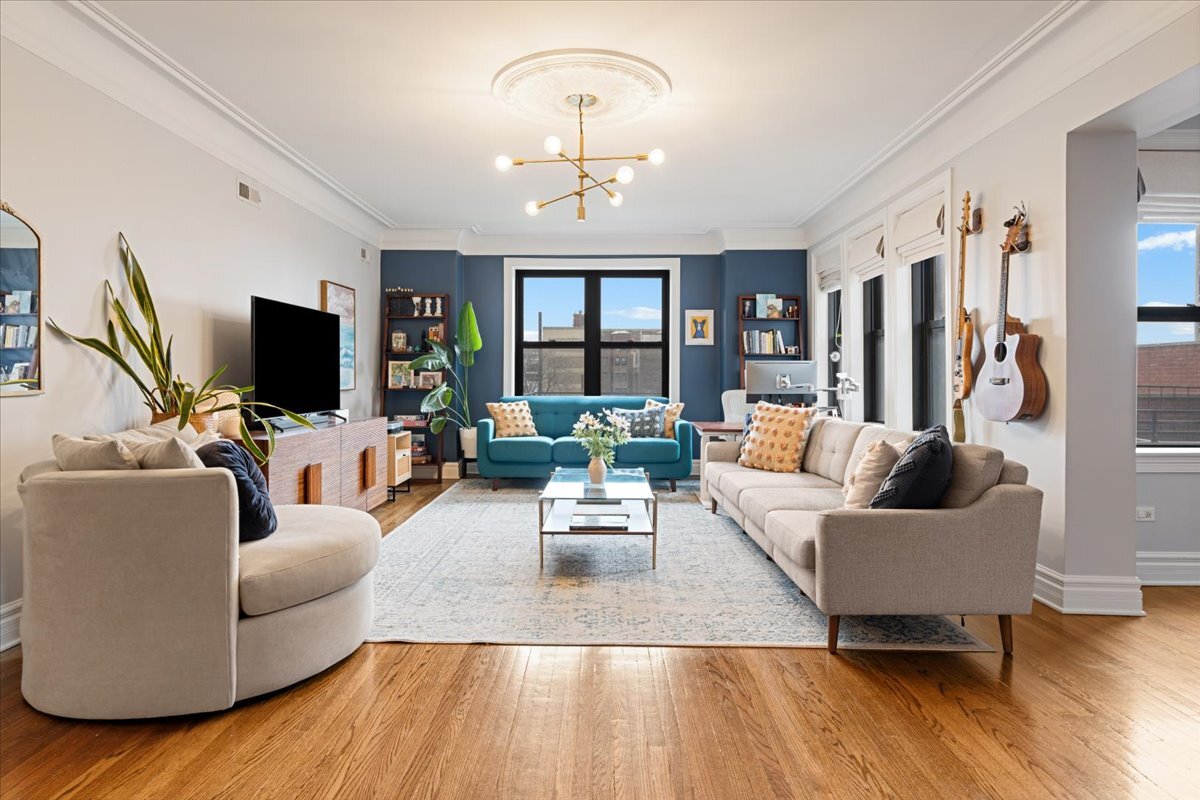 433 W Briar Place 6B