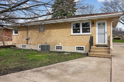 Tiny photo for 970 N Fischer Drive, Addison, IL 60101 (MLS # 12566161)