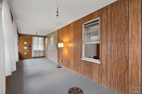 Tiny photo for 519 Algonquin Road, Fox River Grove, IL 60021 (MLS # 12622273)