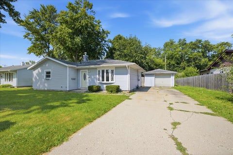 Tiny photo for 1329 Chippewa Drive, Ottawa, IL 61350 (MLS # 12714094)