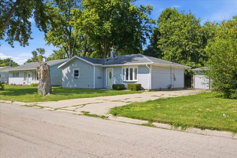 Tiny photo for 1329 Chippewa Drive, Ottawa, IL 61350 (MLS # 12714094)
