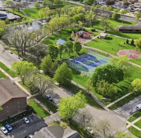 Tiny photo for 5721 W 103rd Street #204, Oak Lawn, IL 60453 (MLS # 12512106)