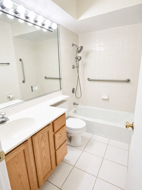 Tiny photo for 5721 W 103rd Street #204, Oak Lawn, IL 60453 (MLS # 12512106)