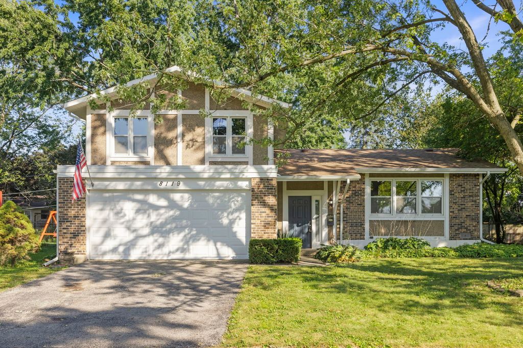 Photo for 8119 Leawood Lane, Woodridge, IL 60517 (MLS # 12471281)