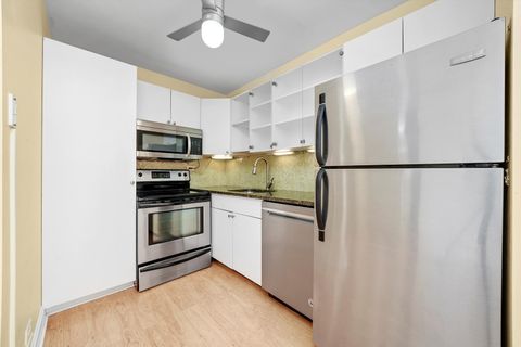 Tiny photo for 720 W Gordon Terrace #3B, Chicago, IL 60613 (MLS # 12518576)