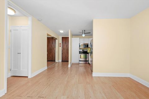 Tiny photo for 720 W Gordon Terrace #3B, Chicago, IL 60613 (MLS # 12518576)