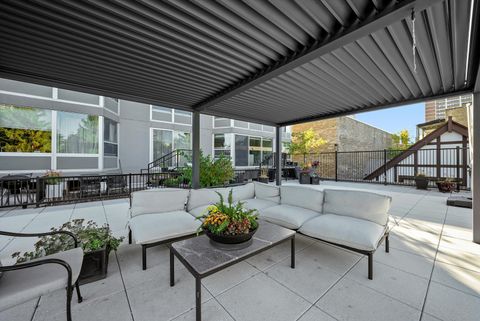 Tiny photo for 720 W Gordon Terrace #3B, Chicago, IL 60613 (MLS # 12518576)