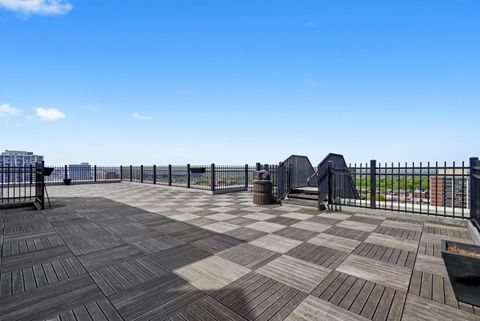 Tiny photo for 720 W Gordon Terrace #3B, Chicago, IL 60613 (MLS # 12518576)