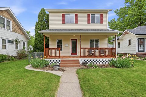 Photo of 2810 Middle Road, Davenport, IA 52803 (MLS # 12646774)