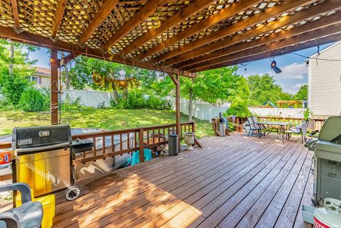 Tiny photo for 29 N Walnut Court, Streamwood, IL 60107 (MLS # 12426250)