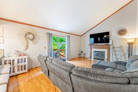 Tiny photo for 29 N Walnut Court, Streamwood, IL 60107 (MLS # 12426250)