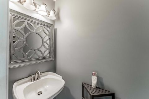 Tiny photo for 29 N Walnut Court, Streamwood, IL 60107 (MLS # 12426250)