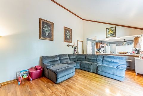 Tiny photo for 29 N Walnut Court, Streamwood, IL 60107 (MLS # 12426250)