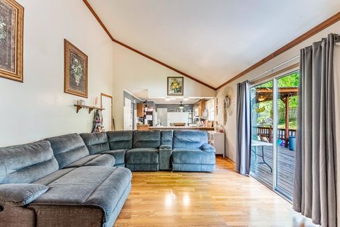 Tiny photo for 29 N Walnut Court, Streamwood, IL 60107 (MLS # 12426250)