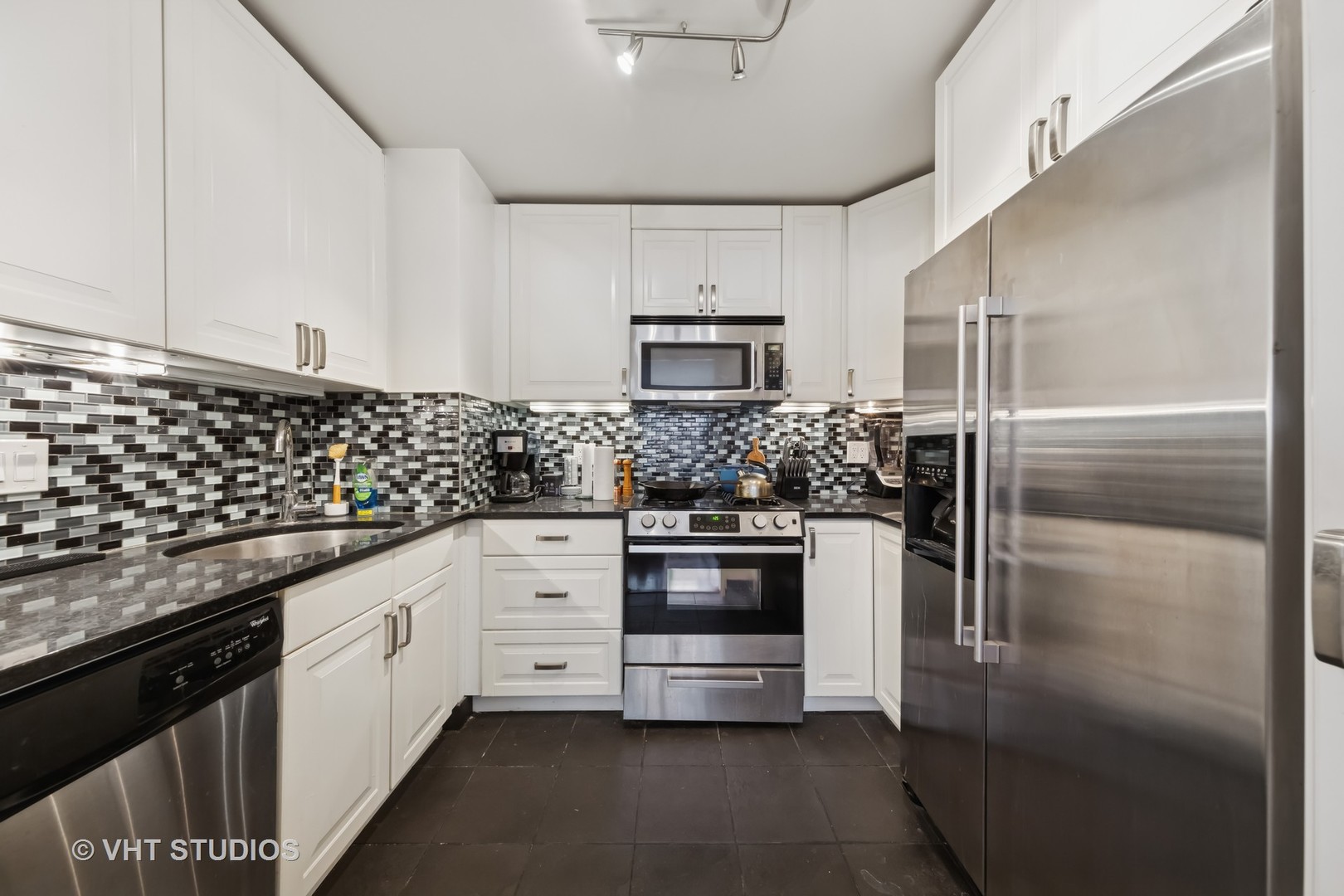 247 E CHESTNUT Street 1603
