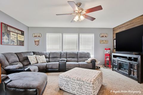 Tiny photo for 1417 Newport Circle, Pingree Grove, IL 60140 (MLS # 12634072)