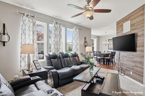 Tiny photo for 1417 Newport Circle, Pingree Grove, IL 60140 (MLS # 12634072)