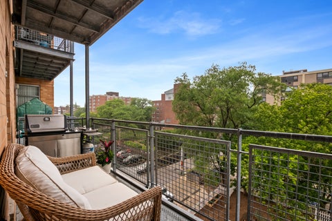 Tiny photo for 1572 MAPLE Avenue #404, Evanston, IL 60201 (MLS # 12664598)