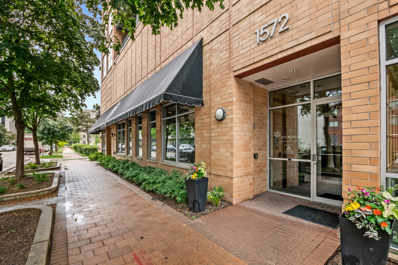 1572 MAPLE Avenue 404