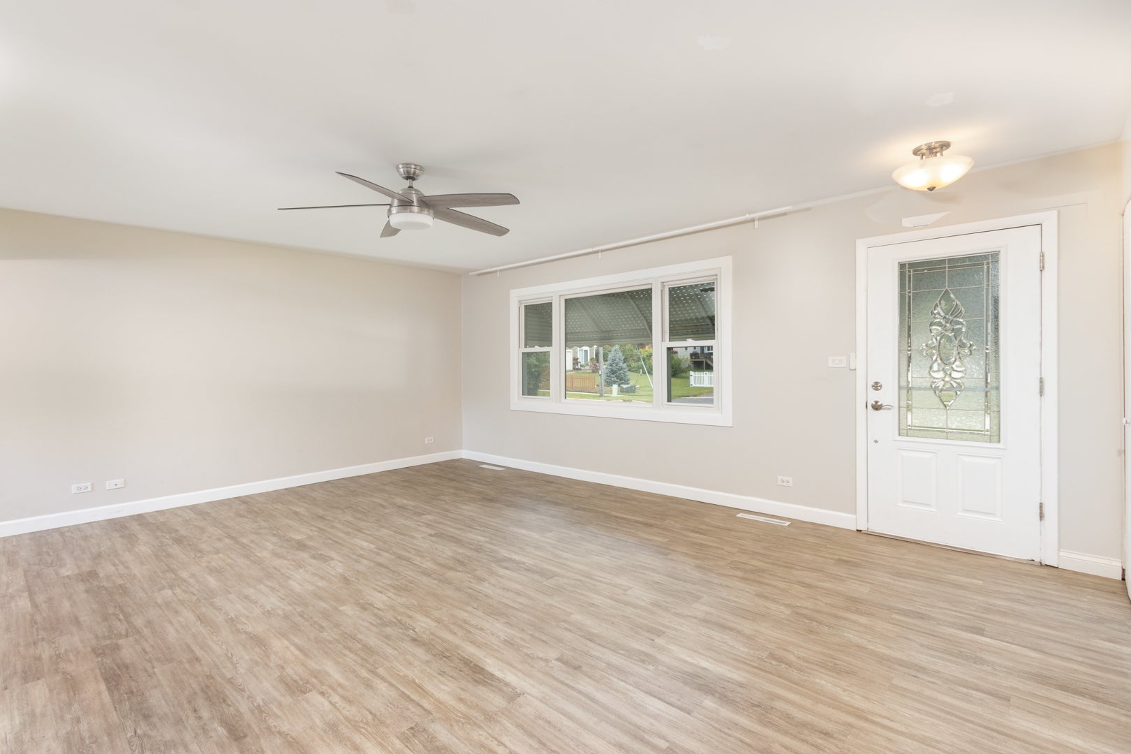 255 W Daniels Road