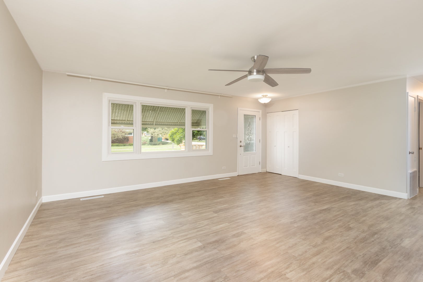 255 W Daniels Road
