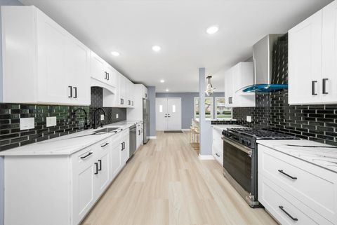 Tiny photo for 16465 Woodlawn East Avenue, South Holland, IL 60473 (MLS # 12487553)