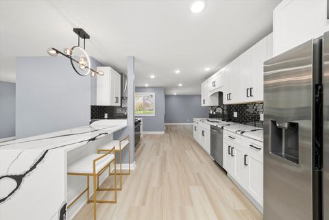 Tiny photo for 16465 Woodlawn East Avenue, South Holland, IL 60473 (MLS # 12487553)