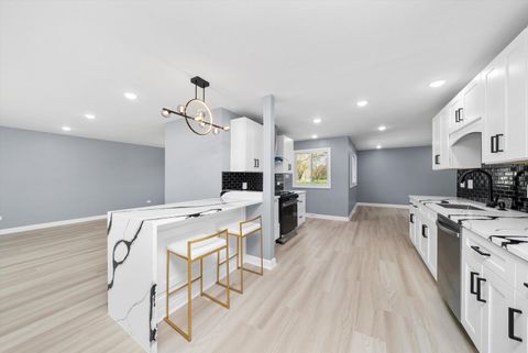 Tiny photo for 16465 Woodlawn East Avenue, South Holland, IL 60473 (MLS # 12487553)
