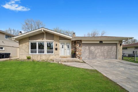 Tiny photo for 16465 Woodlawn East Avenue, South Holland, IL 60473 (MLS # 12487553)