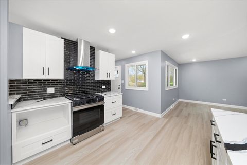 Tiny photo for 16465 Woodlawn East Avenue, South Holland, IL 60473 (MLS # 12487553)