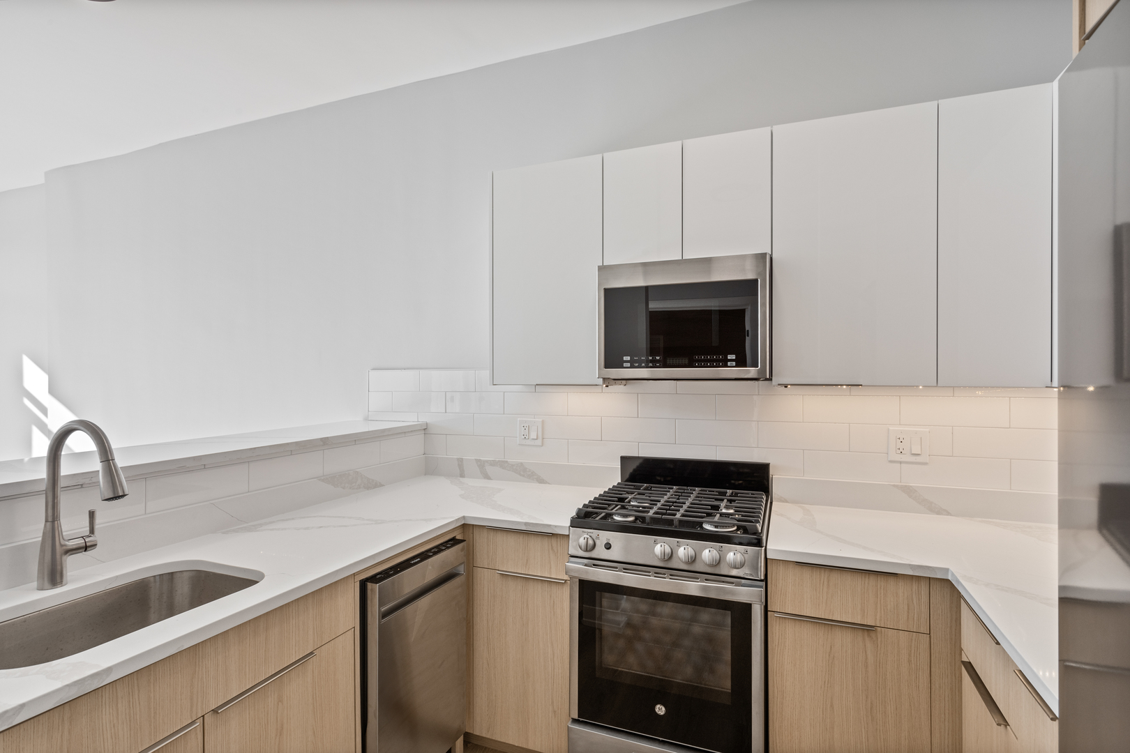 1625 W Howard Avenue 312