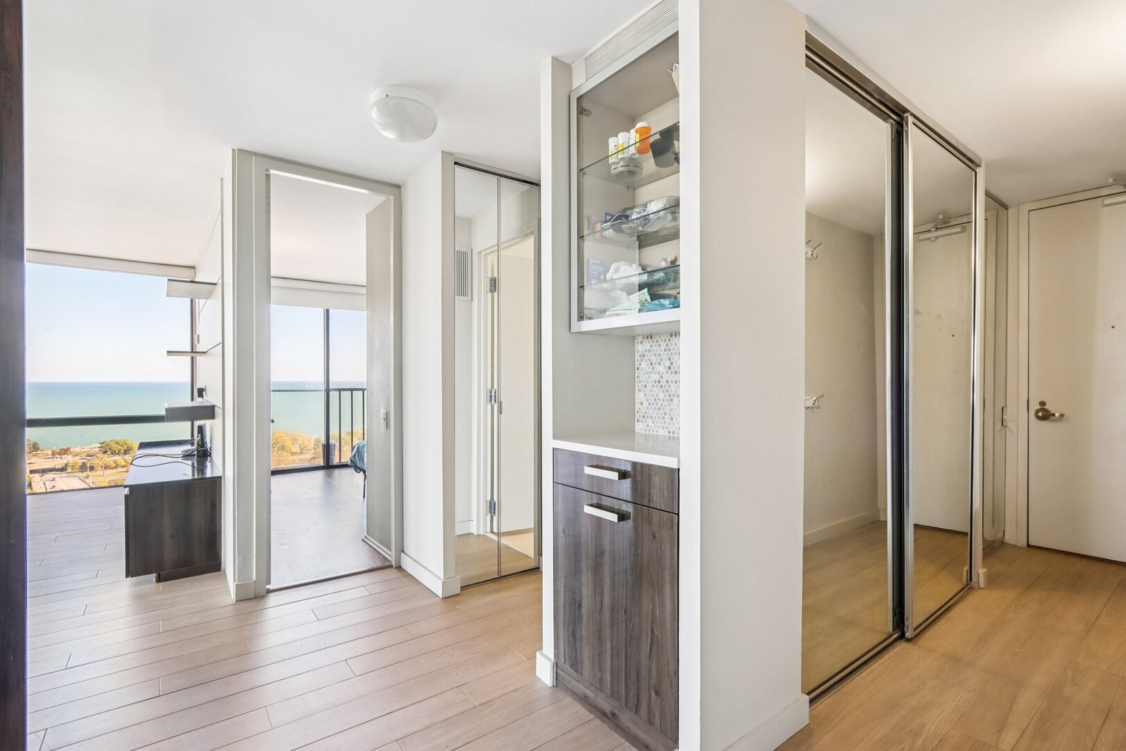 345 W Fullerton Parkway 2801