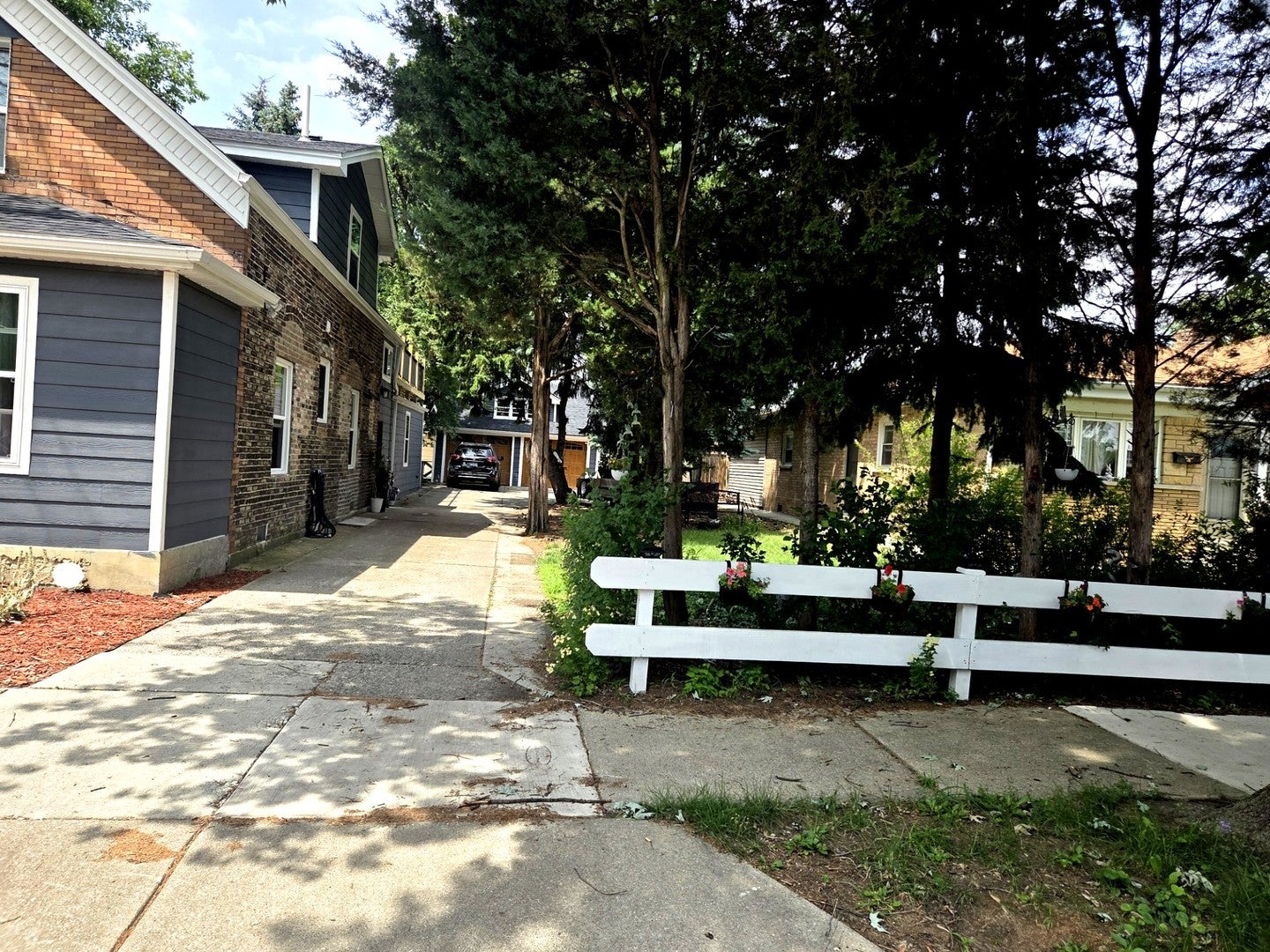 2828 Lombard Avenue