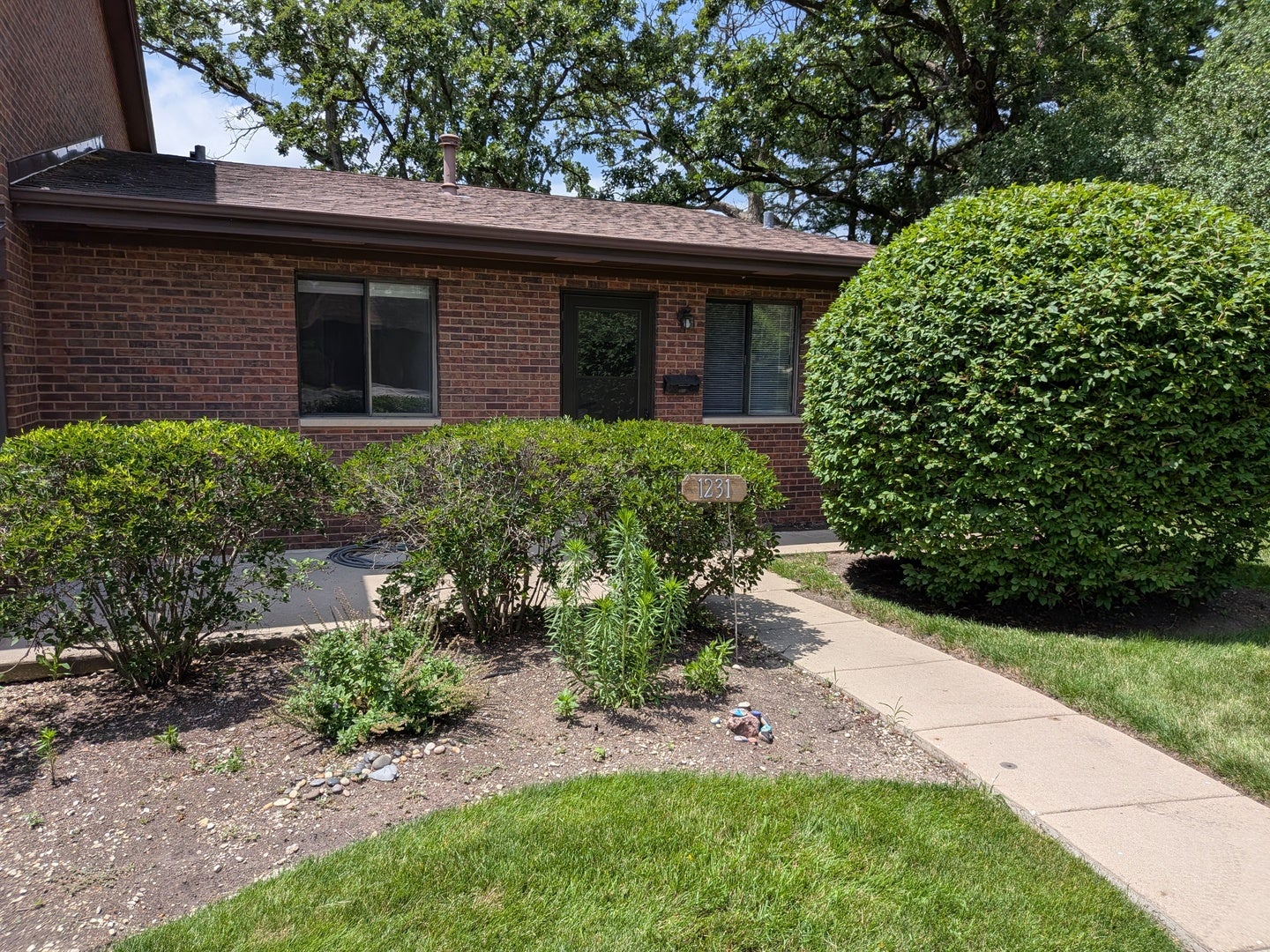 1231 Geneva Lane