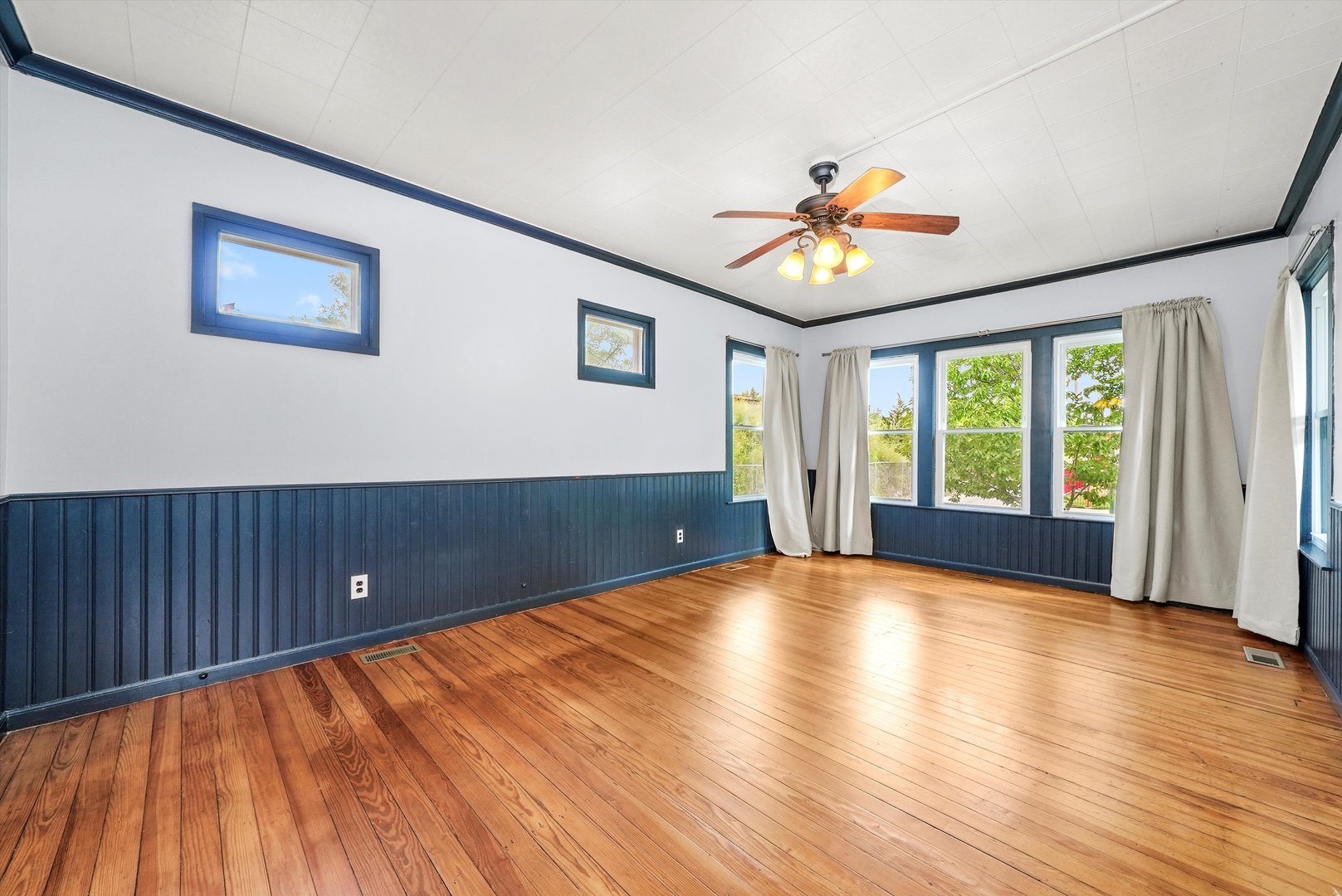 3604 W 65th Place