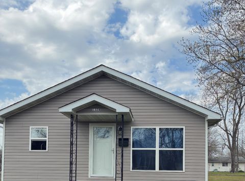 Photo of 1328 Dean Street, Centralia, IL 62801 (MLS # 12619574)