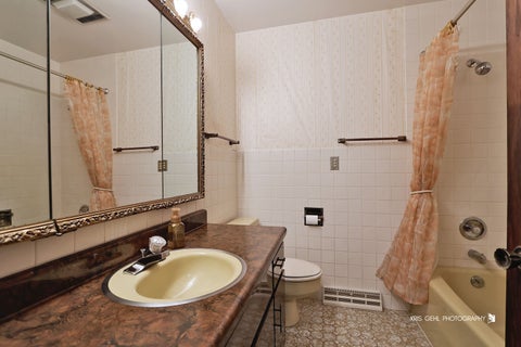 Tiny photo for 10639 W Circle Drive, Beach Park, IL 60099 (MLS # 12678395)