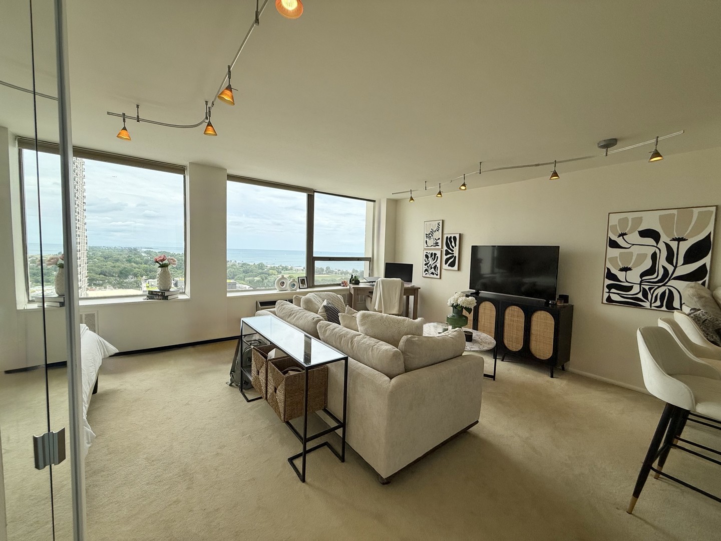 1460 N Sandburg Terrace 2304