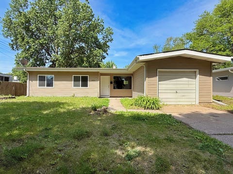 Photo of 2816 Washington Street, Davenport, IA 52804 (MLS # 12652667)