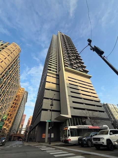 235 W VAN BUREN Street 2017 Chicago IL 60605