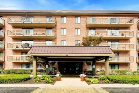 Tiny photo for 6443 Clarendon Hills Road #301C, Willowbrook, IL 60527 (MLS # 12746675)