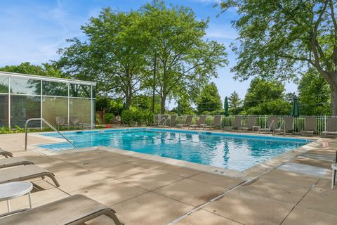 Tiny photo for 402 Kelburn Road #323, Deerfield, IL 60015 (MLS # 12678182)