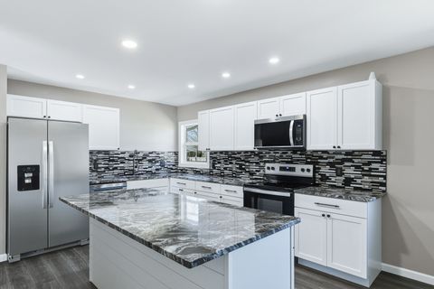 Tiny photo for 2614 E 28th Court, Davenport, IA 52803 (MLS # 12608471)