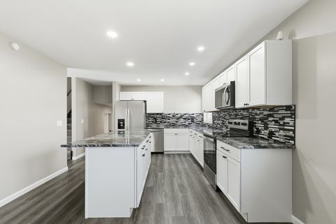 Tiny photo for 2614 E 28th Court, Davenport, IA 52803 (MLS # 12608471)