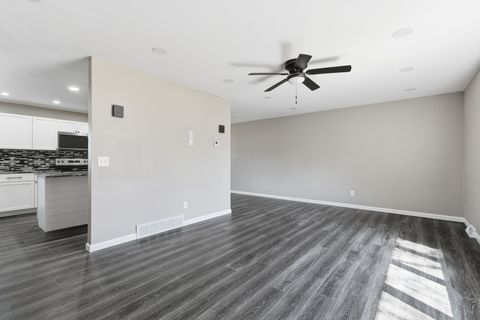 Tiny photo for 2614 E 28th Court, Davenport, IA 52803 (MLS # 12608471)